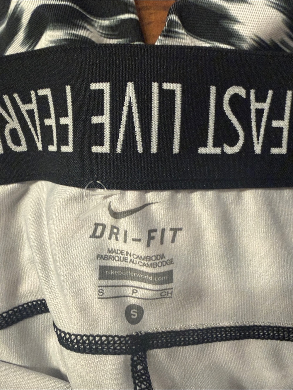 Nike Black & White Patterned Active Leggings 27inch length 13inch waist - Picture 2 of 5
